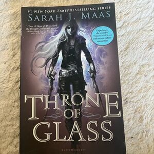 Throne of Glass Hardcover Book